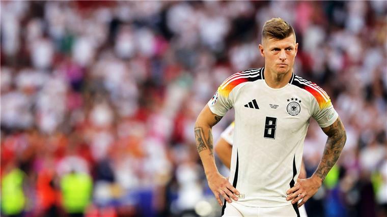 Kroos zum Abschied: Können alle stolz sein Für Toni Kroos war das EM-Viertelfinale gegen Spanien das letzte Spiel seiner Karriere.