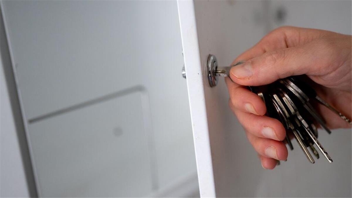 Post ändert Brieflaufzeiten: Zustellung dauert künftig länger - und Porto steigt Für Verbraucherinnen und Verbraucher bedeuten die Änderungen, dass ihr Briefkasten im kommenden Jahr im Schnitt häufiger leer sein wird als zuvor. (Symbolbild)