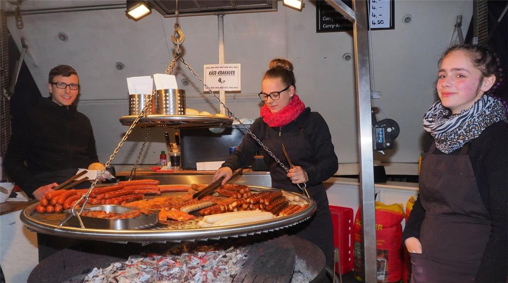 Für Verpflegung ist gesorgt. &quot;Rock in den Mai 2019&quot; in Sievern. Foto: ...