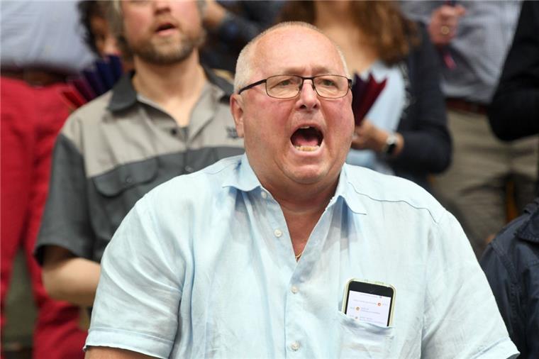 Für Wolfgang Grube war der Beinahe-Abstieg ein Warnschuss. Zur kommenden Saison muss sich bei den Eisbären nach Meinung des Geschäftsführers vieles ändern. 