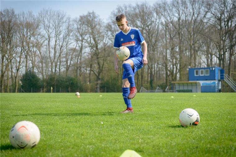Fußball ist sein Leben: Keanu Rogmann, Stürmer bei der U15-Elf des JFV Bremerhaven, spielt ab Sommer für Werder.
