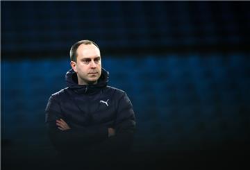 Fußball-Zweitligist Holstein Kiel muss das Spiel beim 1. FC Heidenheim absagen