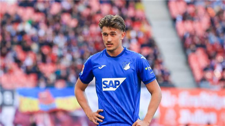 Fußballer Tom Bischof ist neu im deutschen Team.