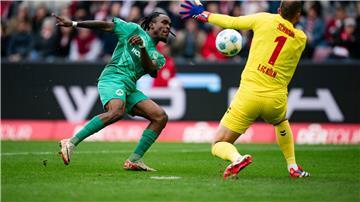 Futkeu schließt den Konter nicht gut ab.