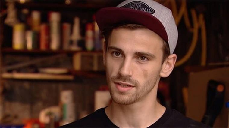 Fynn Kliemann freut sich über den Erfolg seines Debütalbums "Nie", das fast 100.000 Mal verkauft wurde.