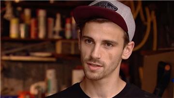 Fynn Kliemann freut sich über den Erfolg seines Debütalbums "Nie", das fast 100.000 Mal verkauft wurde.