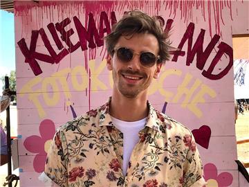 Fynn Kliemann sagt, für ihn habe Musik stets zu den wichtigsten Dingen im Leben gehört. Jetzt hat er sich als Musiker versucht.