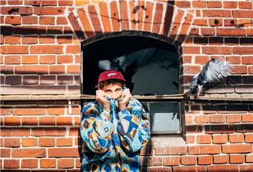 Fynn Kliemann veröffentlicht am 29. Mai sein zweites Album „Pop“. An einem Musikvideo können sich Fans mit einem Beitrag beteiligen. 