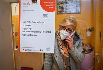 Gaby Treschok leitet die zentrale Tafel-Ausgabe an der Surfeldstraße in Lehe.