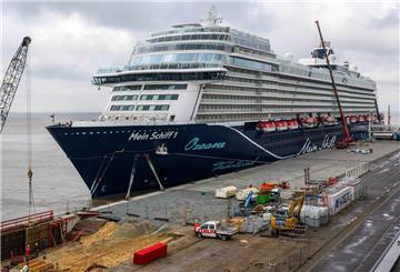 Die "Mein Schiff 1" liegt in Bremerhaven an der Columbuskaje. Das Kreuzfahrtschiff „Mein Schiff 1“ muss bei einigen Fahrten eine Änderung der Route in Kauf nehmen.