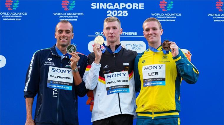 Ganz oben auf dem Podium steht Florian Wellbrock. Er hat das Rennen über zehn Kilometer im Freiwasser bei der Schwimm-WM gewonnen.