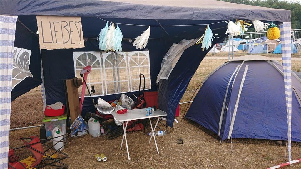 Ganz viel Liebe versprüht dieses Zelt beim Deichbrand. Foto: Klein