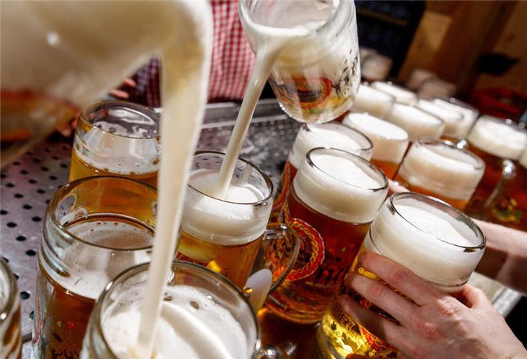 Biertage: In Abbehausen wird‘s süffig und lecker - und Heißluftballone gibt‘s auch Gastronom Udo Venema veranstaltet vom 8. bis 10. September die Abuser Biertage.