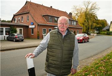Gastwirt Wilfried Schmidt freut sich über jeden Besucher im Gasthof „Tafelhof“ Sellstedt. Die Sperrung der Kreisstraße 58 bereitet ihm große Sorgen.