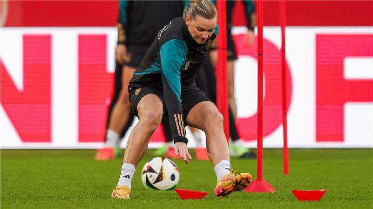 Alexandra Popp: „Dann werden die Tränen halt rollen“ Gegen Australien will Popp sich noch mal mächtig strecken, um sich mit ihrem 68. Länderspiel-Tor verabschieden zu können.