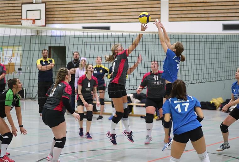 Gegen den Bürgerfelder TB hatte der SV Nordenham (links vom Netz) mehr Mühe als im ersten Spiel gegen die VG Delmenhorst-Stenum III.