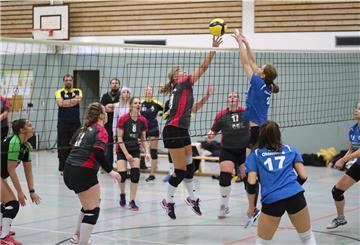 Gegen den Bürgerfelder TB hatte der SV Nordenham (links vom Netz) mehr Mühe als im ersten Spiel gegen die VG Delmenhorst-Stenum III.