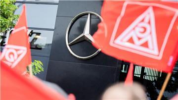 Gegen den geplanten Verkauf der Mercedes-Autohäuser gibt es Widerstand.