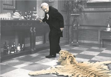 Dinner for One“ – ein Klassiker der TV-Geschichte. Die Familie des 1968 verstorbenen Schauspielers Freddie Frinton hat Bremerhaven seinen Nachlass für eine Dauerausstellung angeboten. Das Kulturamt ist auf der Suche nach passenden Räumen.
