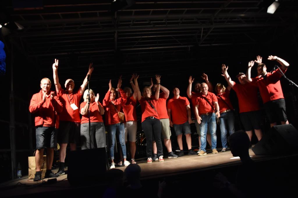 Geglückte Staffelstabübergabe vom bisherigen Orgateam von LubiRockt an die Nachf...