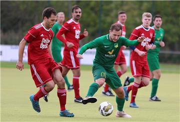 Geht es nach dem Präsidenten des Niedersächsischen Fußballverbandes, sollen Punktspiele ab April stattfinden. Das würde auch Bezirksligist TSV Abbehausen (grüne Trikots) freuen.