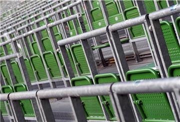 Fußball: DFB-Pokal, Werder Bremen - RB Leipzig, Halbfinale im Wohninvest Weserstadion. Leere Plätze im Stadion.