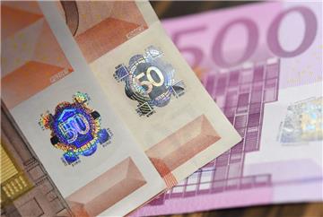 Geldfälscher haben im vergangenen Jahr in Deutschland so viele Blüten in Umlauf gebracht wie nie seit der Euro-Einführung 2002. 
