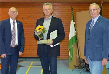 Detlef Wellbrock, Ullrich Köster und Fritz Grieger (von links) bei der Ehrung.