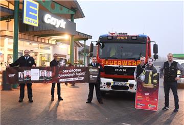 Gemeinsam für die Feuerwehr Schiffdorf werben Hauke Kahrs (von links), Gemeindebürgermeister Klaus Wirth, Sönke Eriksen, Torsten Cord und René Gayk.