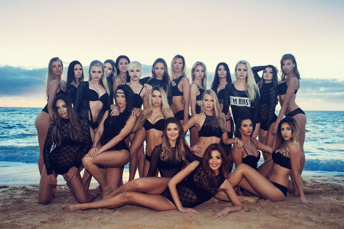 Miss-Germany-Wahl 2017: Boot Camp auf Fuerteventura Gemeinsam mit den anderen Missen bereitet sich die gebürtige Nordenhamerin Rebecca Coners (hintere Reihe, 8. von links) auf die diesjährige Miss-Wahl vor.
