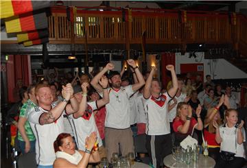Gemeinsames Jubeln über Tore der deutschen Nationalmannschaft ist in diesem Jahr aufgrund der Corona-Pandemie kaum möglich. In der Jahnhalle werden keine Spiele der Fußball-Europameisterschaft gezeigt.