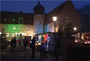 Gemütlich geht es zu auf dem Weihnachtsmarkt in Bad Bederkesa.