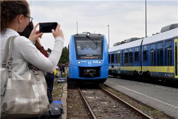 Genau vor einem Jahr, am 16. September 2018, startete der Wasserstoffzug zu seiner Jungfernfahrt. 