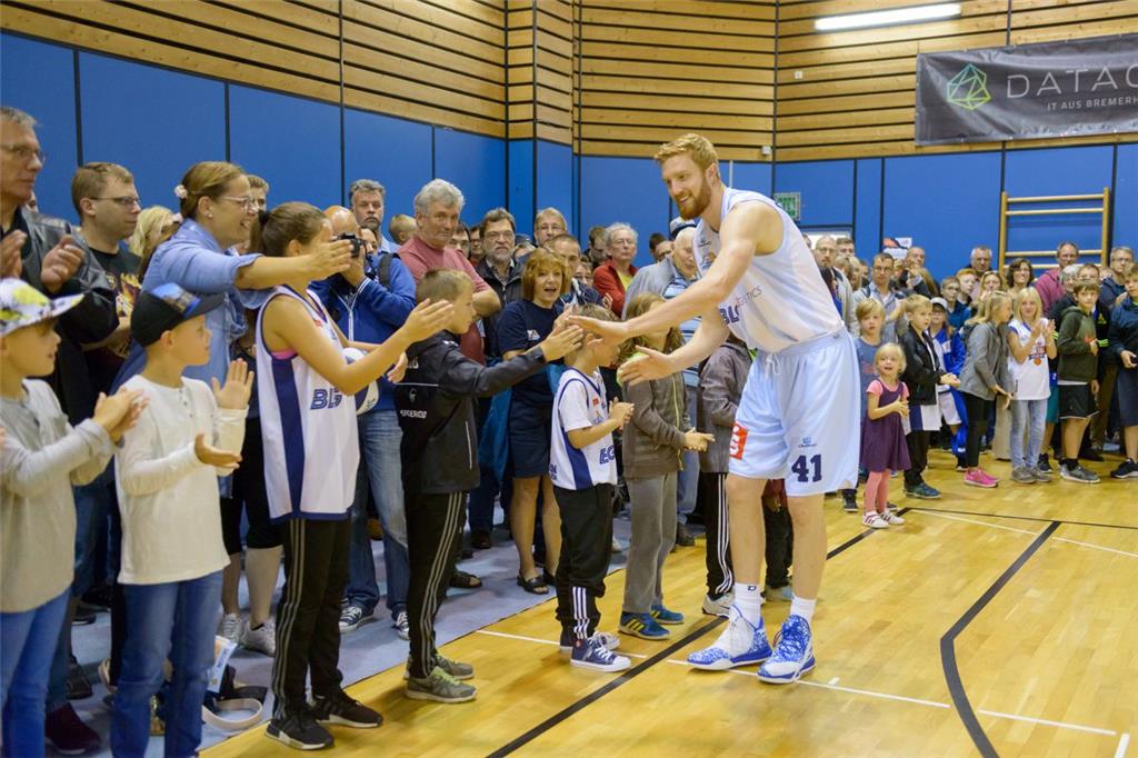 Geoffrey Groselle ist der neue Riese bei den Eisbären. Foto: Schimanke