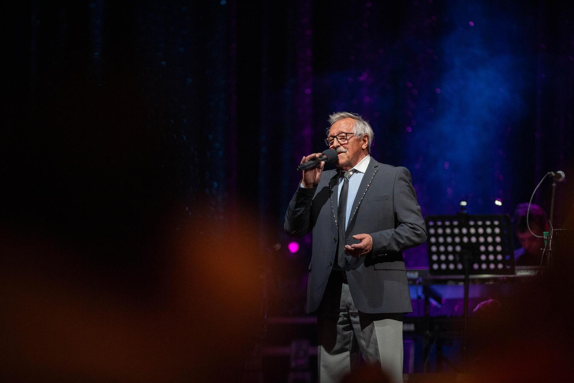 Georg Kargoscha sang Du von Peter Maffay.