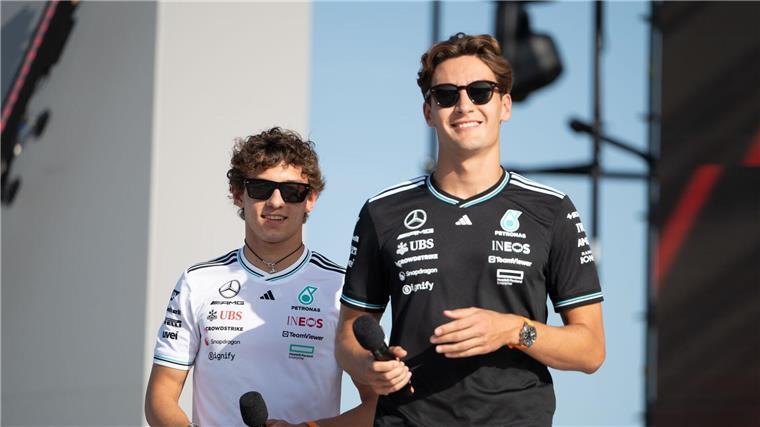 George Russell (r) und Kimi Antonelli haben von Mercedes noch keine offizielle Zusage für 2026.