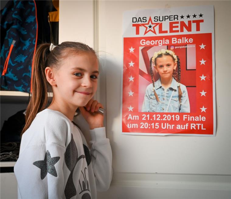 Georgia (9) aus Bremerhaven will das RTL-"Supertalent" werden Georgia Balke vor dem Finale vom Supertalent - sogar eigene Fanplakate hat sie.