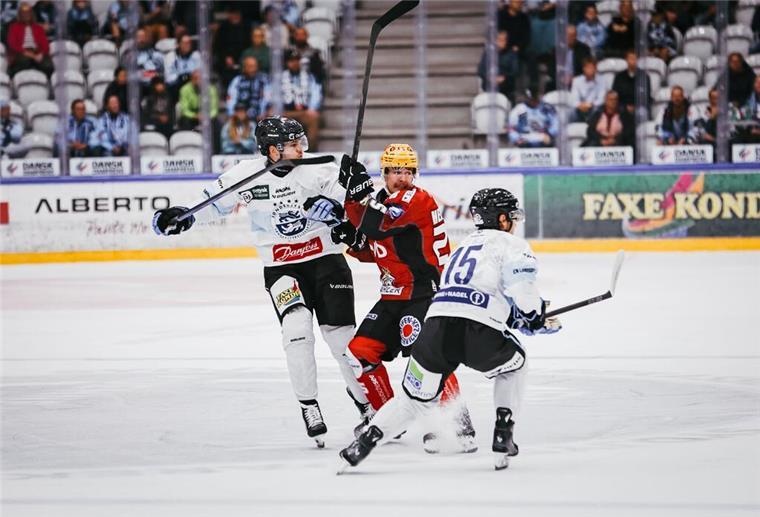 Gerade für die Youngster der Fischtown Pinguins wie Fabian Herrmann (Mitte) sind die Testspiele eine Gelegenheit, sich zu präsentieren.