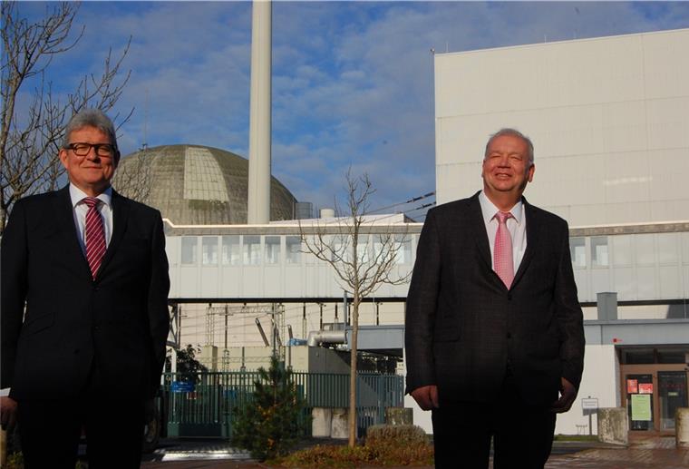 Gerd Reinstrom (rechts) hat seine gesamte kerntechnische Laufbahn im KKU verlebt und hatte Mitte 2013 die Leitung der Anlage übernommen. Nun übergibt seine Verantwortung an seinen Nachfolger Stephan Krüger.