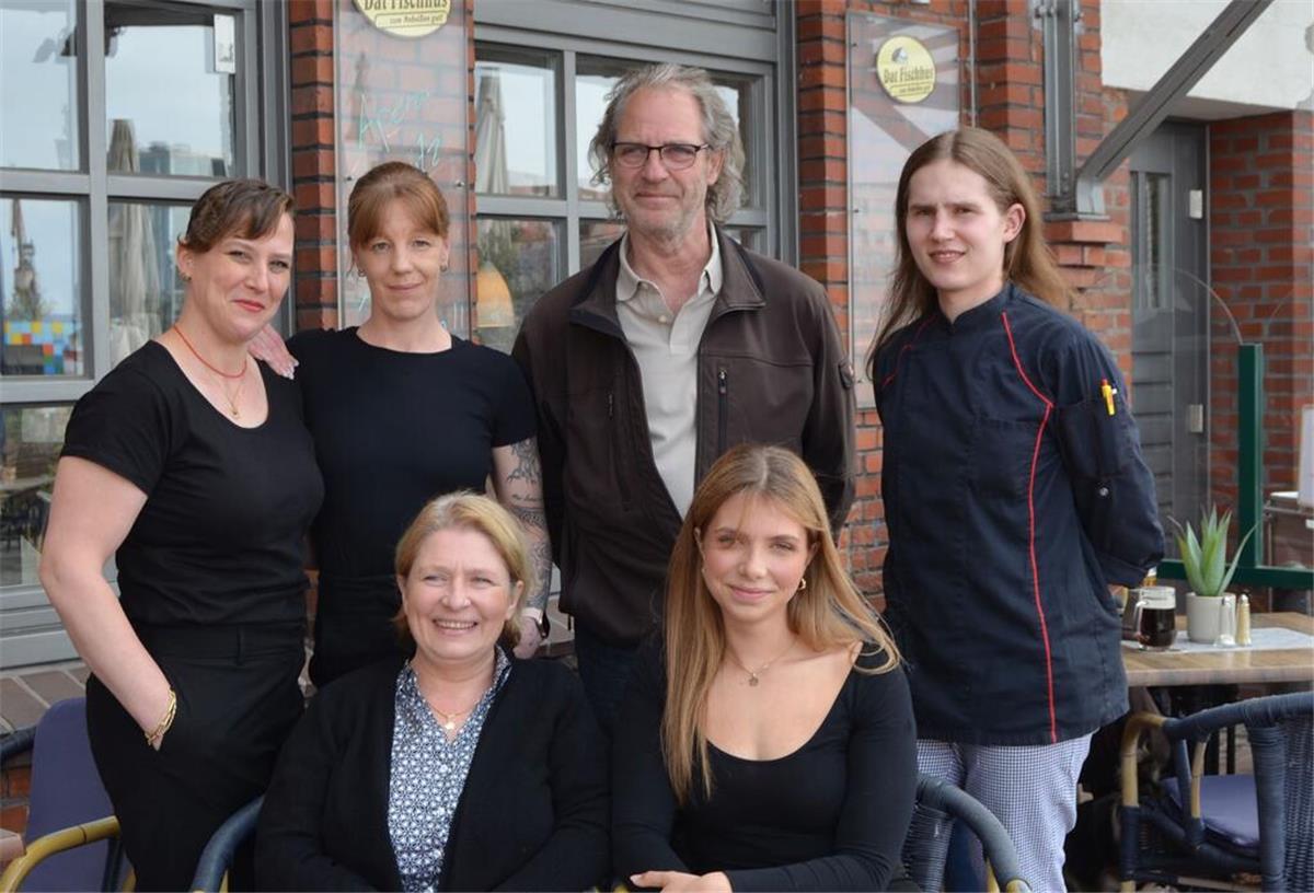Das Team vom Restaurant "Dat Fischhus" im Bremerhavener Fischereihafen.