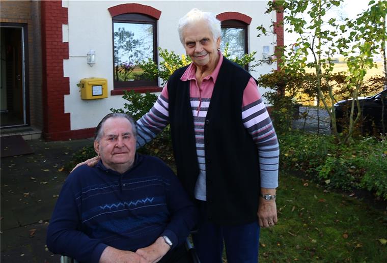Warum ein Ruhwarder Ehepaar seit 50 Jahren im Bahnhof lebt Gerold und Willfriede Bliefernich haben am 1. November 1970 den alten Bahnhof in Ruhwarden übernommen.