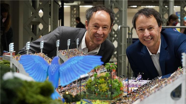Gerrit Braun (l) und Frederik Braun haben das Miniatur-Wunderland gegründet.