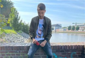 Gerrit Holtmann schaut regelmäßig in Bremerhaven vorbei, wo seine Mutter lebt. Hier sieht man den Bochumer Profi am Geestewanderweg.