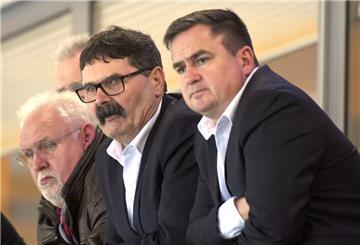 Geschäftsführer Hauke Hasselbring (rechts) hat künftig nicht nur die Belange der Fischtown Pinguins im Blick.