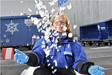 Geschäftsführerin Helga Düring sorgt dafür, dass die Produktion im Eiswerk Bremerhaven weiter läuft.