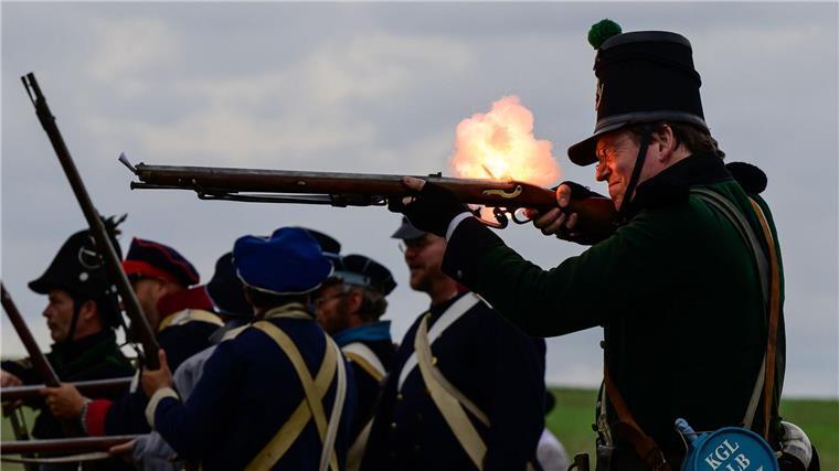 Geschichtsfans spielen in Nahrendorf die Göhrdeschlacht von 1813 nach. 