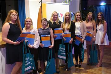 Gesellen Bürokauffrau - Foto: Rademann
