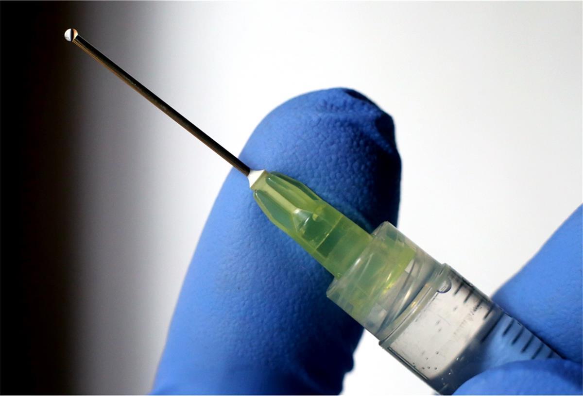 Gesunde, erwachsene Freiwillige sollen dabei im neuen Jahr unter kontrollierten Quarantäne-Bedingungen dem Coronavirus ausgesetzt werden.