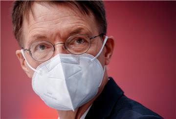 Karl Lauterbach (SPD), Bundesminister für Gesundheit, nimmt am Bundesparteitag seiner Partei teil