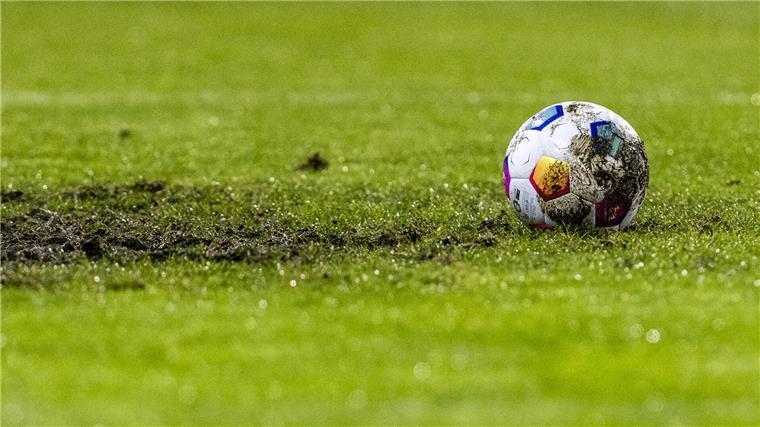 Tatort Fußballplatz: Polizei Bremerhaven ermittelt wegen Körperverletzung